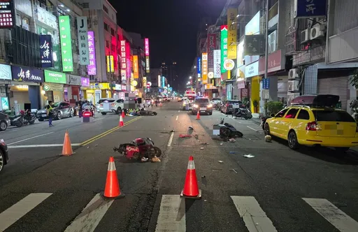 台中機車逆向害4車撞一團　4名騎士輕重傷送醫