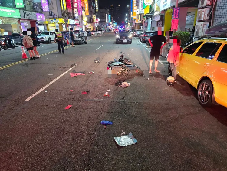 事故原因初步研判為其中1輛機車逆向行駛。民眾提供