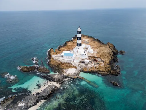 夏日就愛跳島遊！解鎖台灣最美斑馬燈塔、秘境島嶼玩SUP