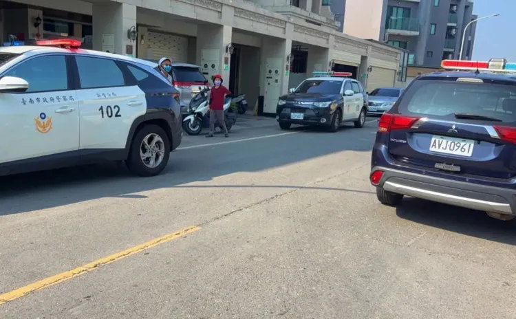 警方到場後才控制混亂場面。民眾提供