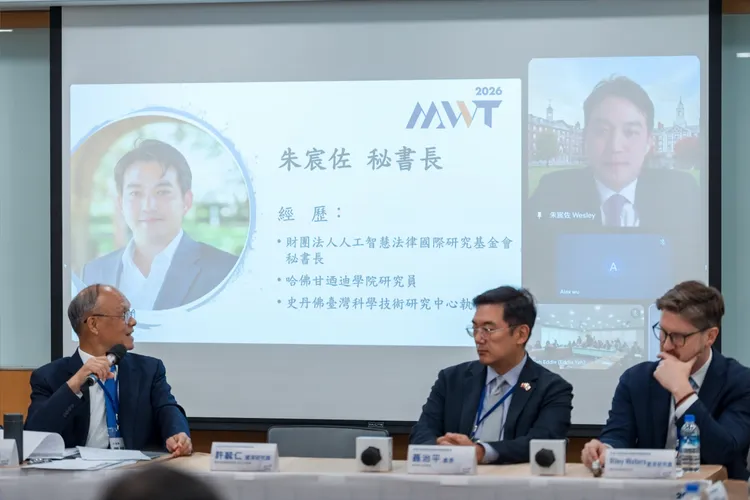 面對美國製造趨勢，財團法人人工智慧法律國際研究基金會秘書長朱宸佐指出，美國製造固然帶來新機會，同時也伴隨高成本、人才短缺、產業聚落尚未成熟等多重挑戰。基金會提供
