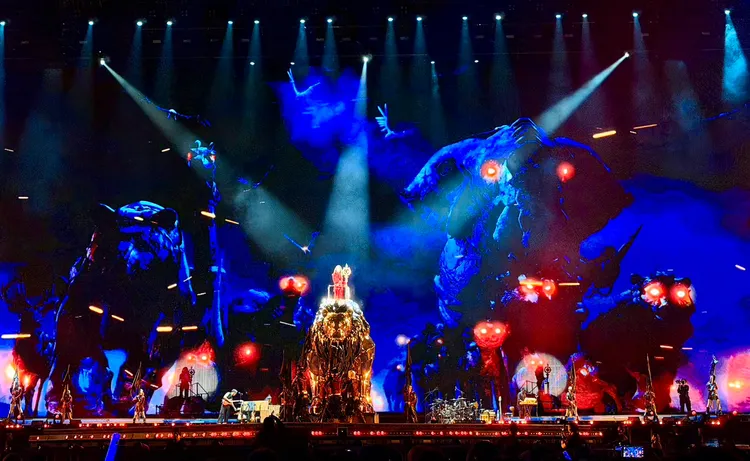 鄧紫棋一登台，瞬間引爆現場高潮。讀者提供