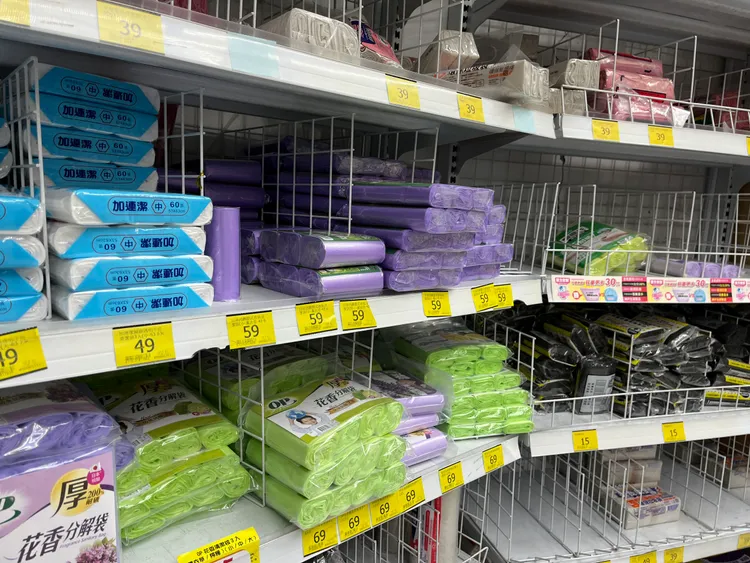 塑膠袋缺貨示意圖。莊宗達攝 