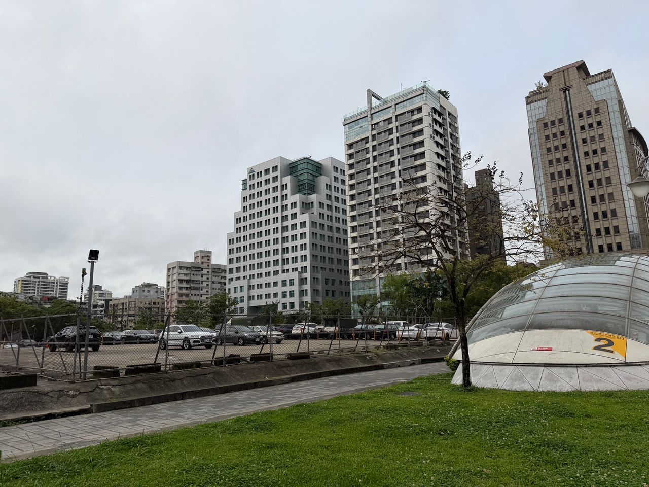 緊鄰地王台北101 信義區最貴菜園單坪980萬元成交