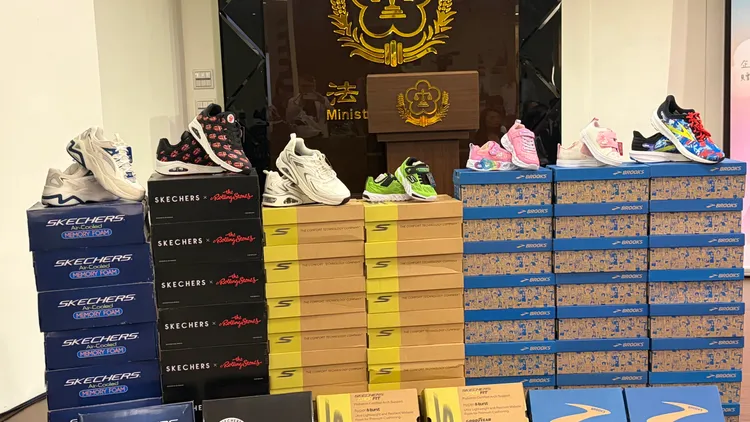 大力卜公司捐贈給馨生人的運動鞋。張欽攝