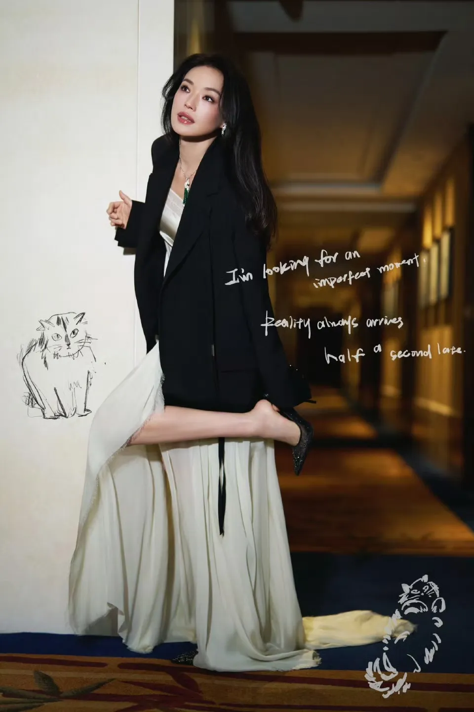 舒淇演繹Christian Louboutin全新Miss Z Degrastrass Perla系列 。翻攝東申未來官方微博