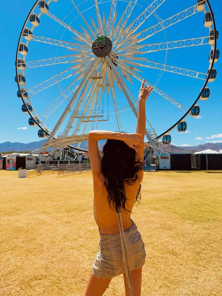 關穎現身科切拉「放飛自我」。翻攝關穎IG