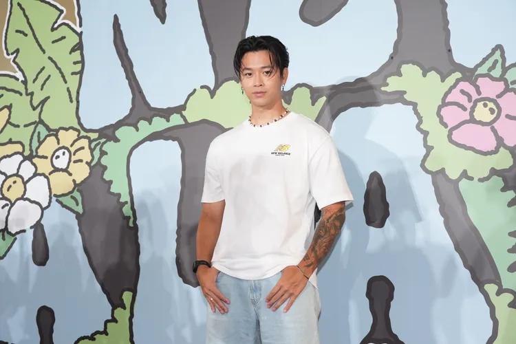 高爾宣昨天抱女兒不慎閃到腰。娛樂中心攝