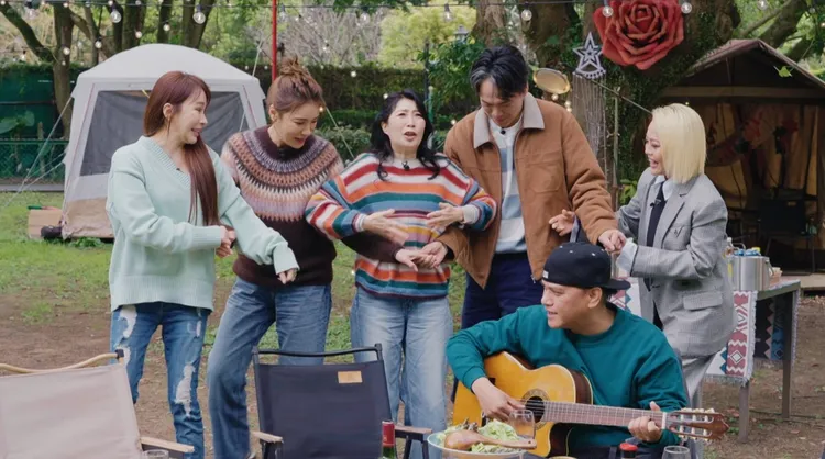 《坐吧！聊聊》邀來溫嵐、戴愛玲與桑布伊同歡。三立提供