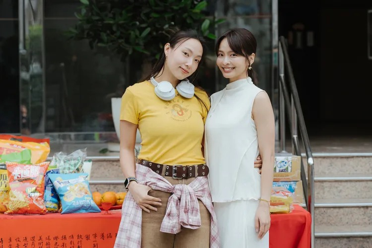 李雪（左）、葉星辰兩人相處從麻辣鍋到巧克力鍋，炙熱的情感變化。有意思國際傳媒提供