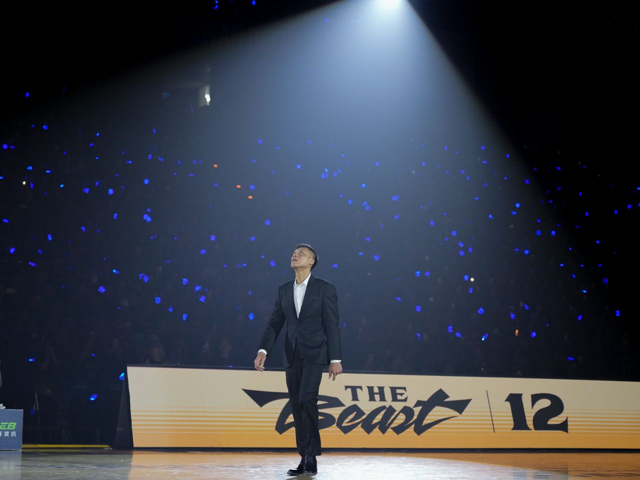 「野獸」林志傑穿著西裝參加引退儀式 聽到這首歌又哭了