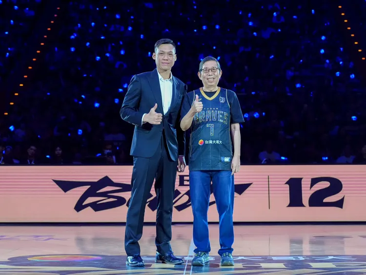林志傑(左)富邦二董蔡明興(右)。勇士