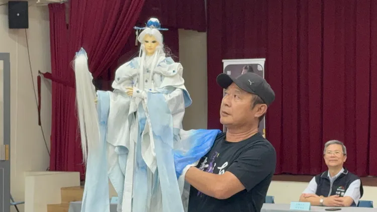 「霹靂布袋戲」現場演出。民眾提供