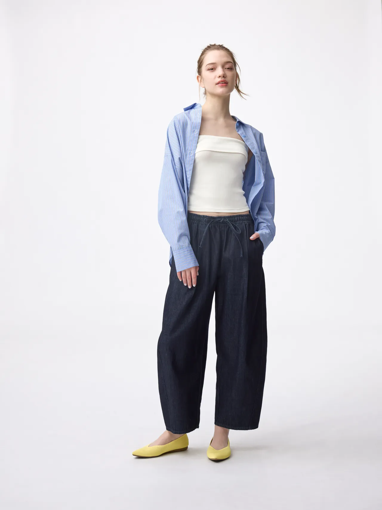 GU女裝Barrel Ankle輕型牛仔錐形褲，限定價890元。品牌提供