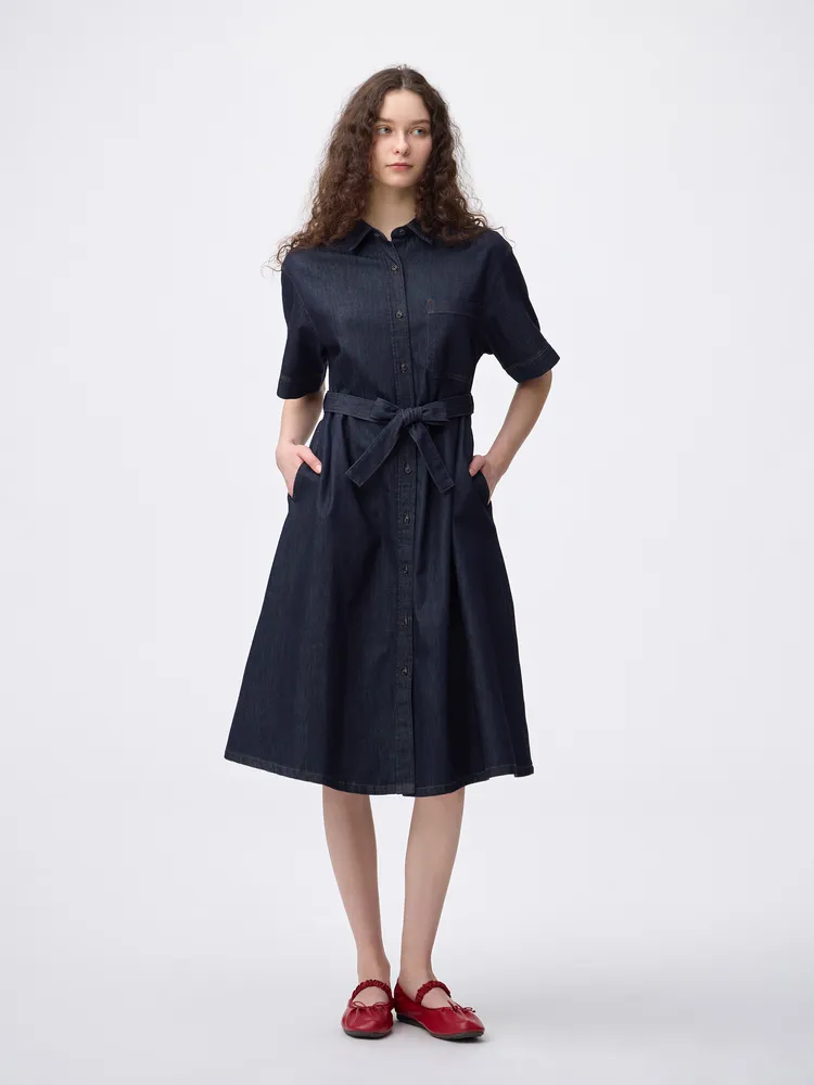 GU女裝輕型牛仔襯衫連身裙，限定價890元。品牌提供