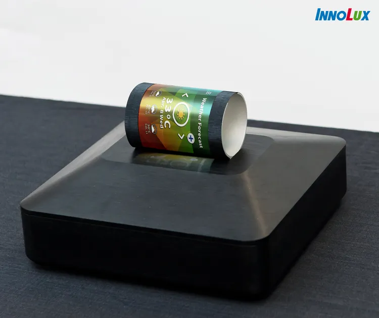 群創首發可撓式手環顯示器。公司提供