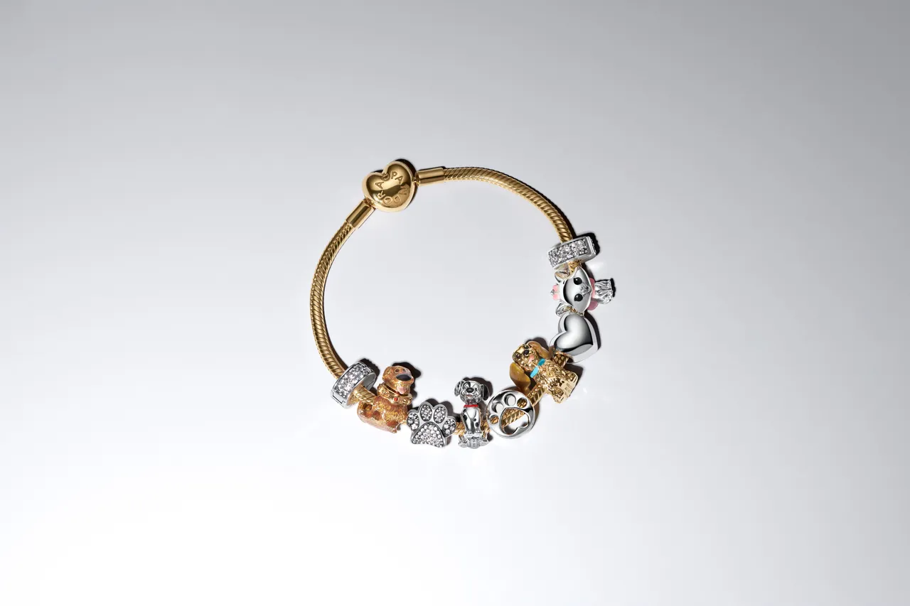 可愛的貓貓狗狗變身串飾。品牌提供