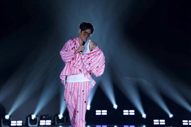 曹格在唱到《寂寞寂寞不好》時情緒潰堤。滾石唱片提供