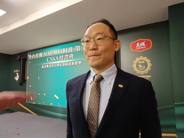 大成集團旗下品牌大成益活雞獲中華安全永續發展協會認證無抗飼養完整供應鏈，大成總經理韓芳豪指出，除生鮮肉品，未來也會擴及加工食品市場。許麗珍攝