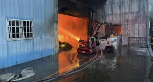 彰化塑膠倉庫大火　黑煙竄天幾公里外可見