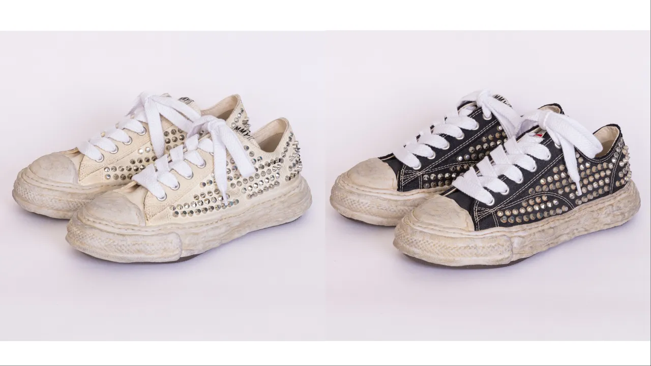 MMY鉚釘溶解鞋（特別限定款），各2萬380元。品牌提供