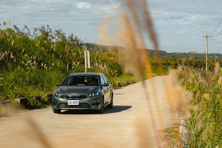 Ceed Sportswagon以限時99.9萬元起即可入主，成為同級唯一百萬元內的歐洲進口油電跑旅。業者提供