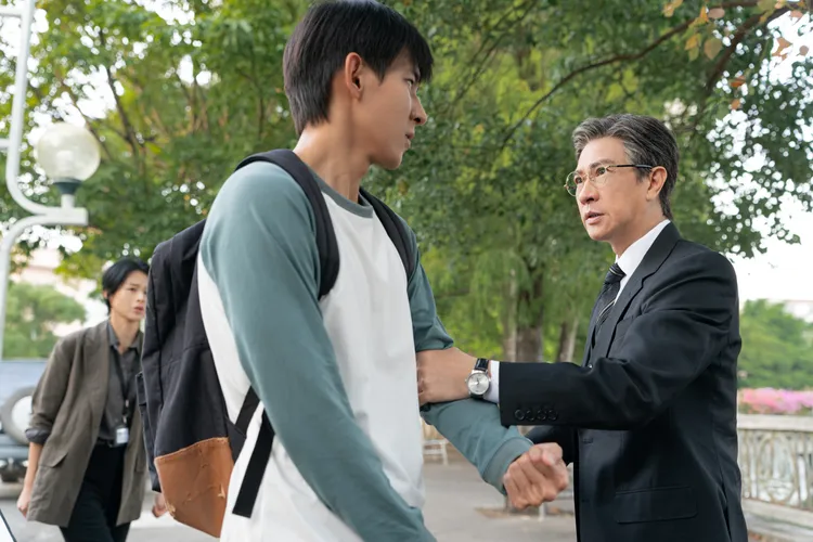 曾向鎮（左）和張家輝學到很多。TVBS提供