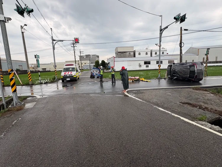 事故發生在苗栗縣苑裡鎮新復18路、新復3路口。民眾提供