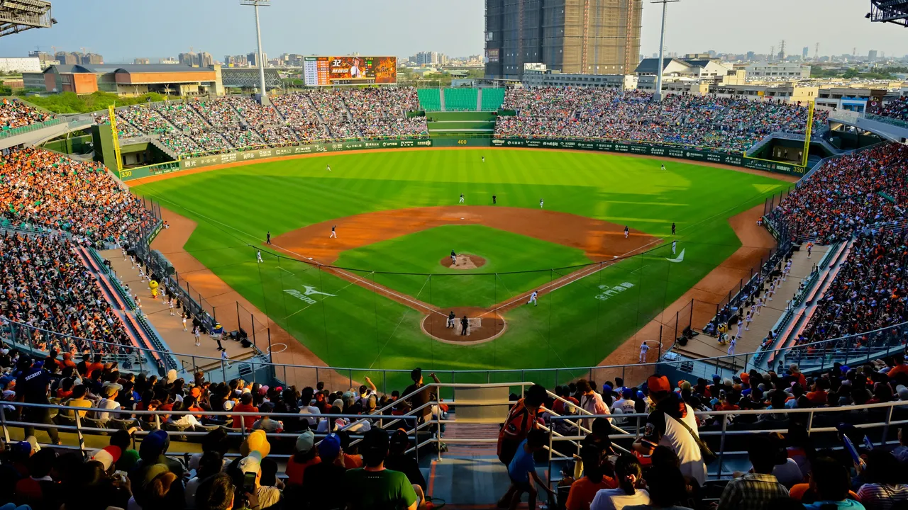 趕攤商風波｜黃偉哲「我的球場啊」被翻出　新球場距離遠「So what」