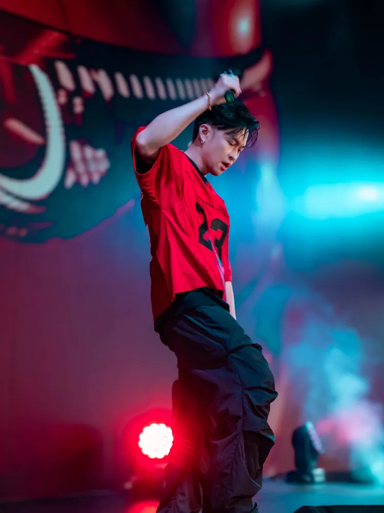 唐仲彣展現現場唱功實力。通達量能文体提供