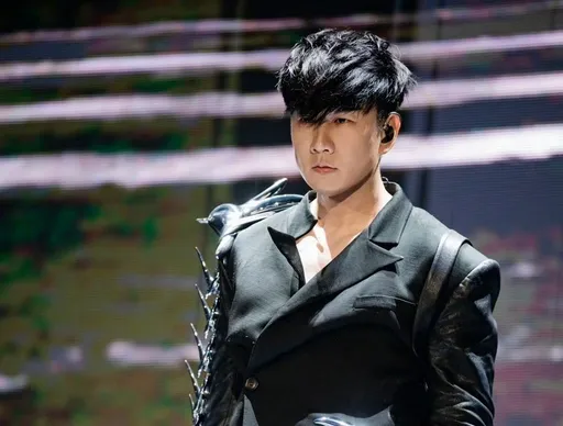 林俊傑神曲加持夯劇《逐玉》 「突襲名場面」笑到噴淚！驚人銷售數字曝光