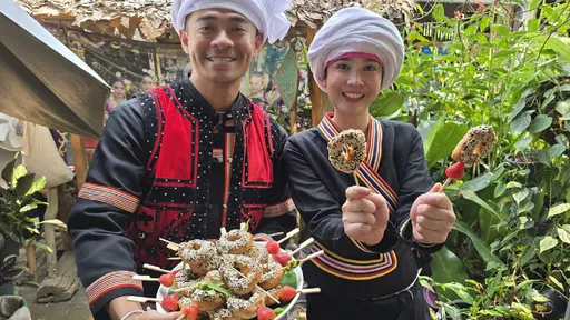 網紅融融泰北體驗火療被燙！黃可欣抓最貴河魚難拿捏　嚇壞眾人