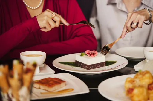 台北W三款母親節甜點　巧克力蛋糕、玫瑰酥餅、椰奶紅豆糕全到位