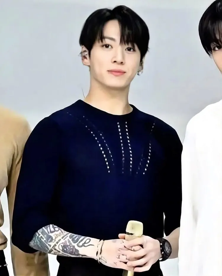 柾國當天佩戴HUBLOT的Big Bang Unico魔力黑計時碼錶。品牌提供