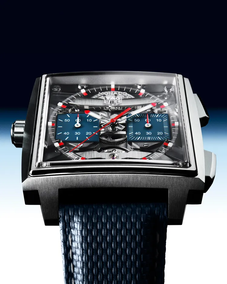 泰格豪雅Monaco Evergraph計時腕錶，40mm，5級鈦金屬錶殼，透明壓克力玻璃錶盤，黑色橡膠搭配織布壓紋錶帶，Calibre TH80-00自動上鍊計時機芯，動力儲存70小時，防水深度100米，89萬5000元。品牌提供