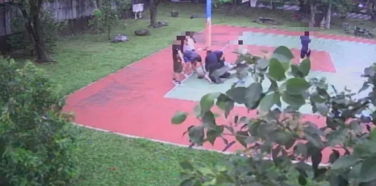 縣警局籃球場發生有人倒地意外。警方提供