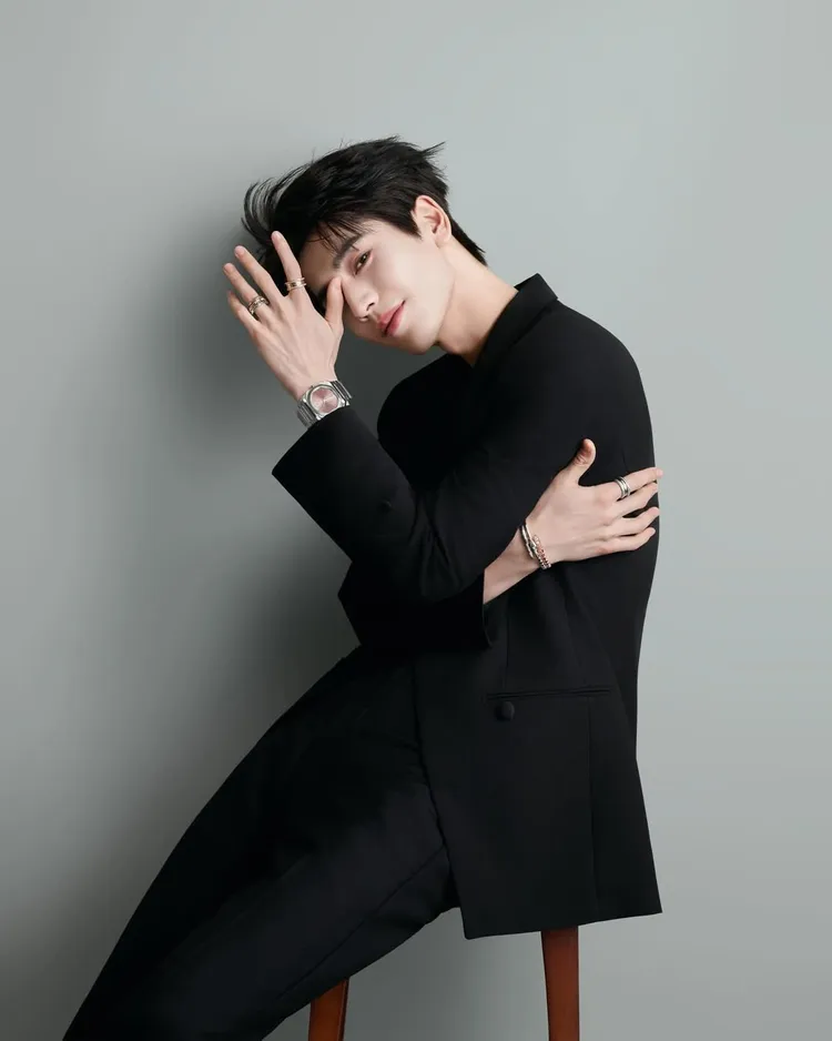 張凌赫事業攀頂，手握20幾項代言。翻攝張凌赫IG