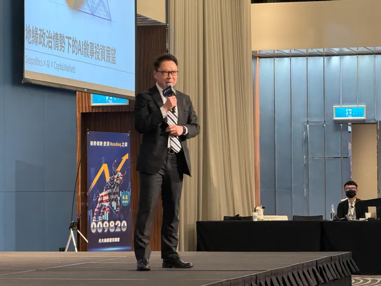 財經專家阮慕驊。呂承哲攝