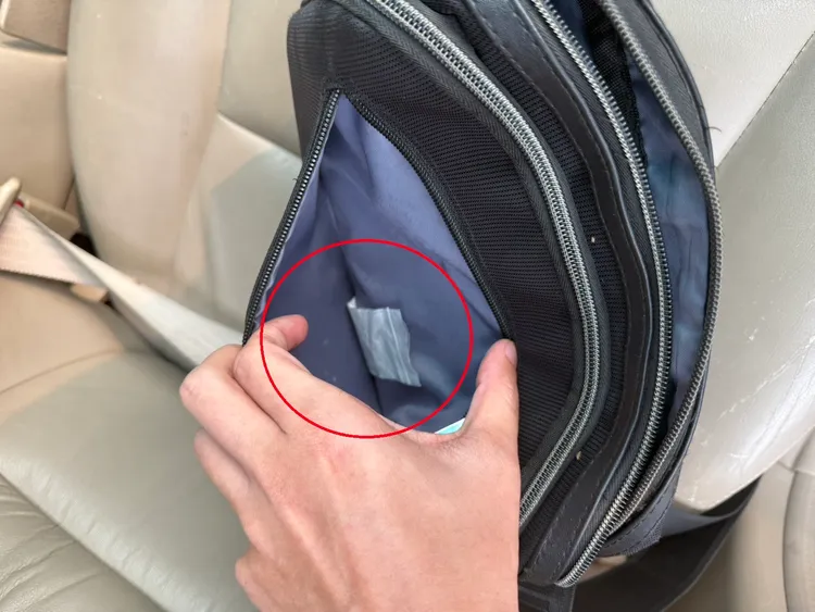 嫌犯包包內也夾藏一級毒品海洛因1包。翻攝畫面