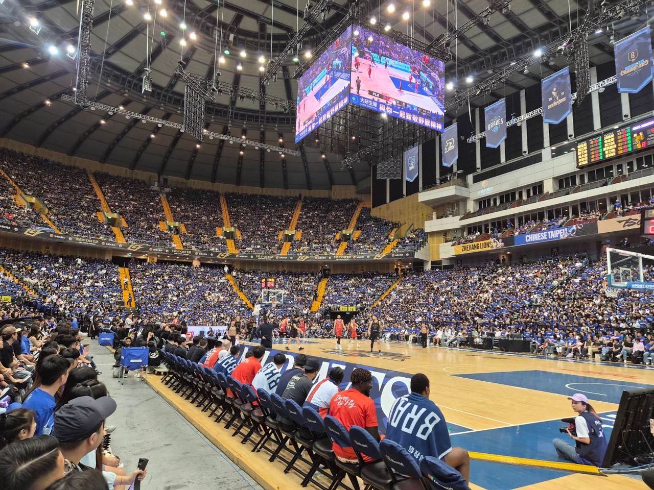 林志傑台北小巨蛋引退賽首戰 首節就狂砍16分率勇士領先領航猿