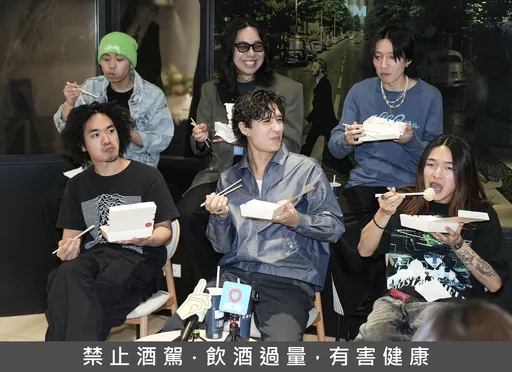 日樂團Billyrrom最愛台啤喊「猴搭啦」！吃臭豆腐泡麵驚到慘叫　