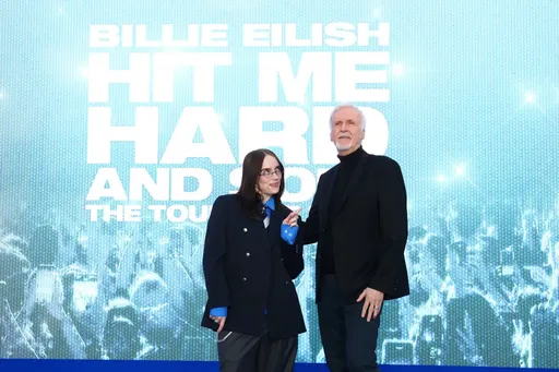 怪奇比莉曾拒舞台上跟拍！卡麥隆花6個月說服她　打造3D演唱會電影