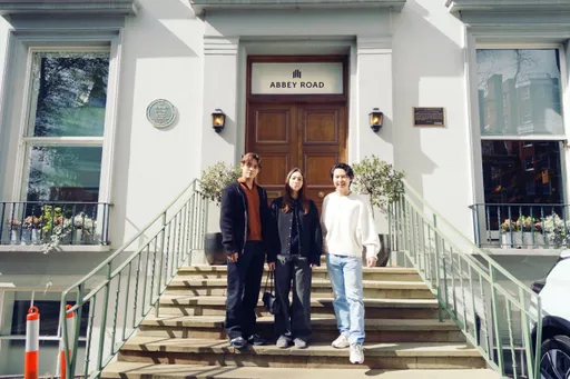 告五人時隔一年帶「愛的結晶」回娘家　靠美食對抗時差