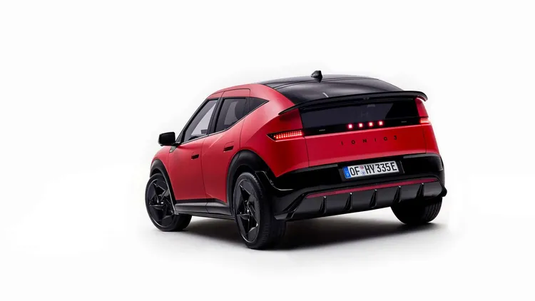 IONIQ 3外觀採用Aero Hatch設計語彙，透過流線車身比例與平滑線條，將風阻係數控制在約0.26cd。原廠照片