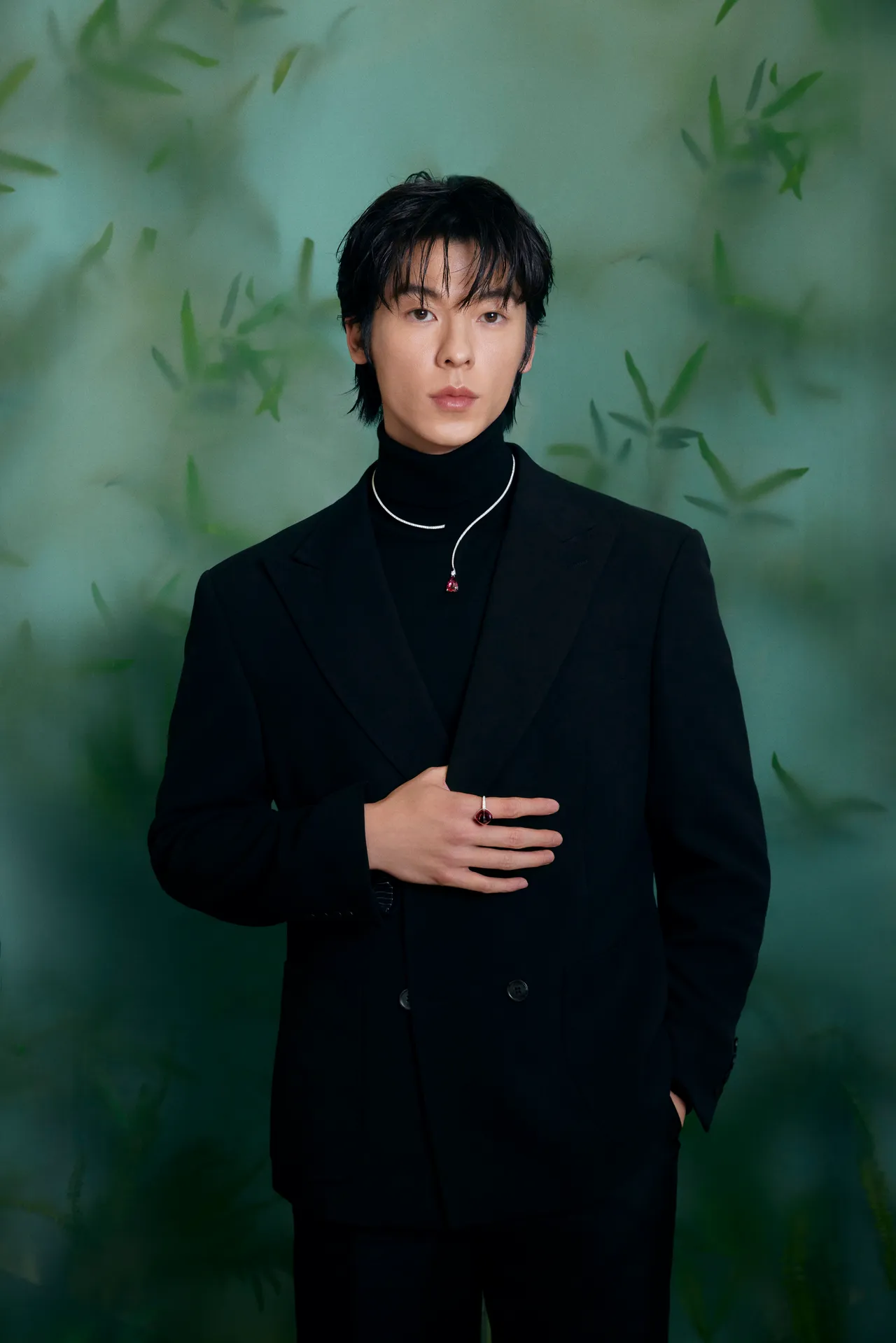 許光漢身上的The Spark問號項鍊式造型亮點。品牌提供