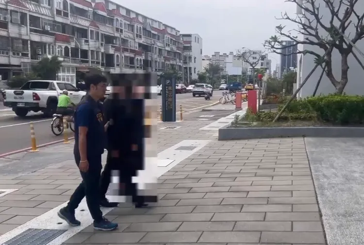 警方昨天循線逮到陳男，詢後依妨害秘密、妨害公務送辦。民眾提供