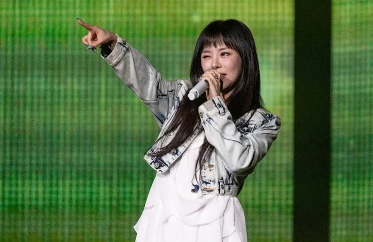 輝人開心吃到高雄美食。讀者提供