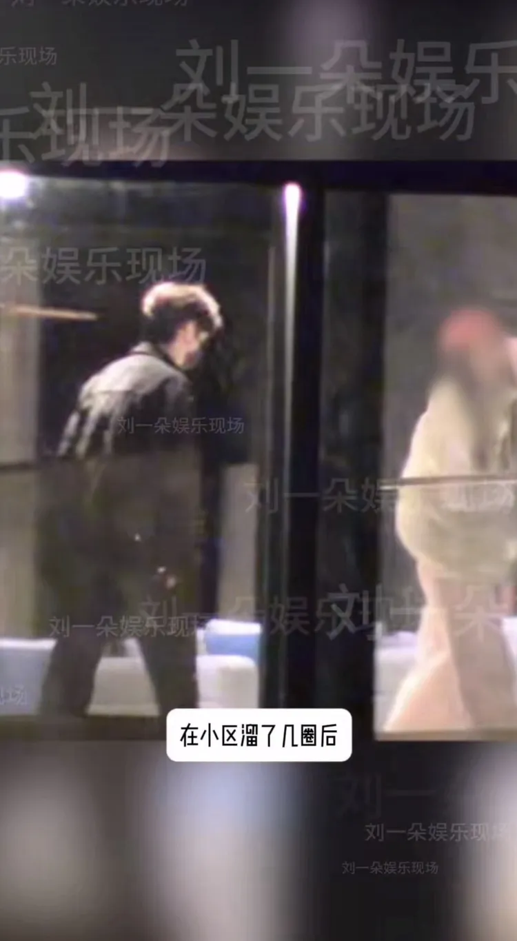 李卿和女子一起回公寓，直到隔天早上才步出。翻攝自劉一朵娛樂現場微博