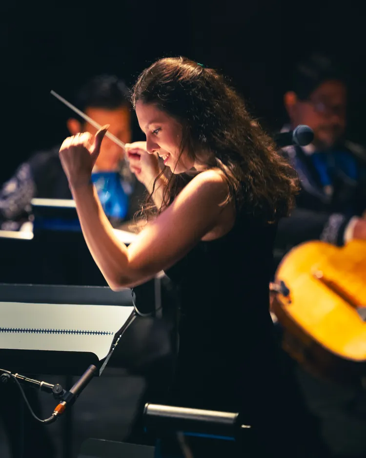 指揮Esin Conducting。54 Entetainment提供