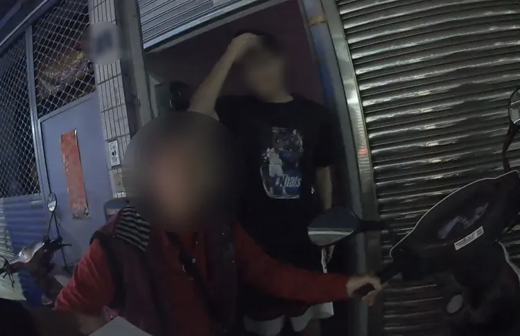 警方順利送楊婦回到住處。翻攝畫面